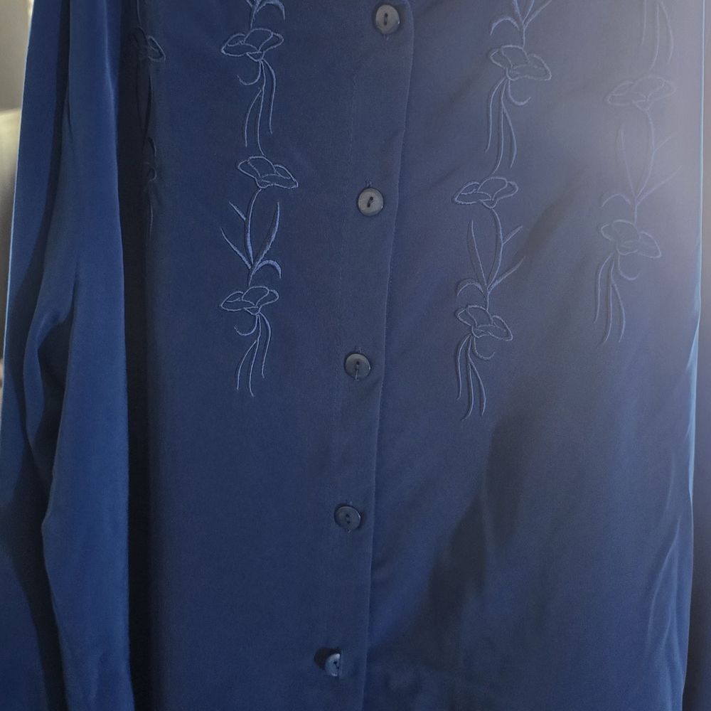 BonWorth Vintage Classic Blue Embroidered Top